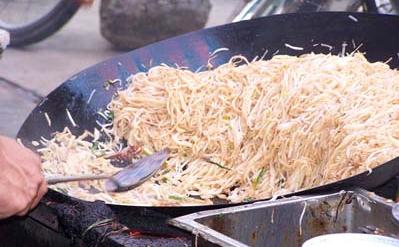 吴川的米食小吃 吴川电动石磨配图