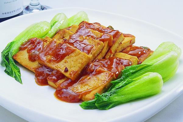 豆腐配青菜，防病助消化